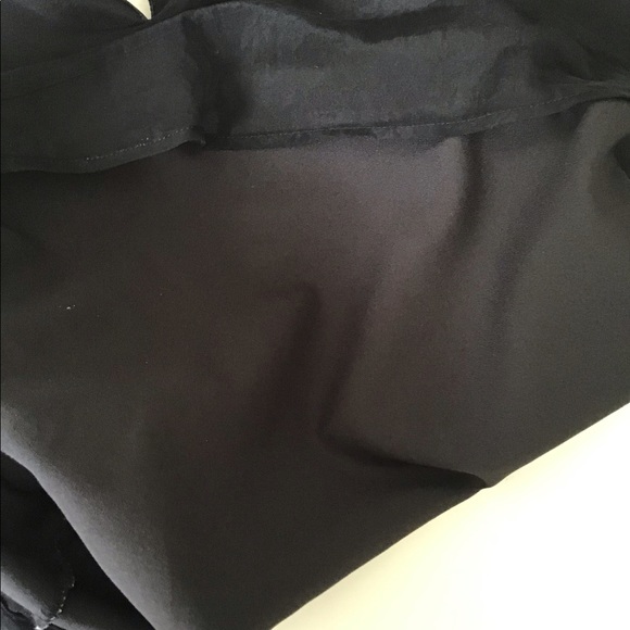 Blouse Black with Embroidery Crocheted Effect along the bottom size XL. - Picture 8 of 9